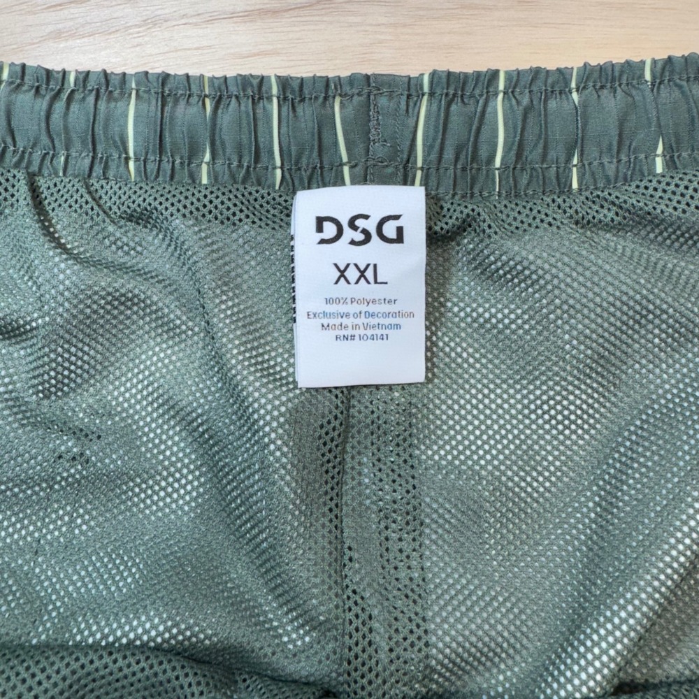 DSG Men's XXL Green‎ Stripe 6 Inch Inseam Relaxed Fit Rec Shorts NWT - Picture 7 of 9